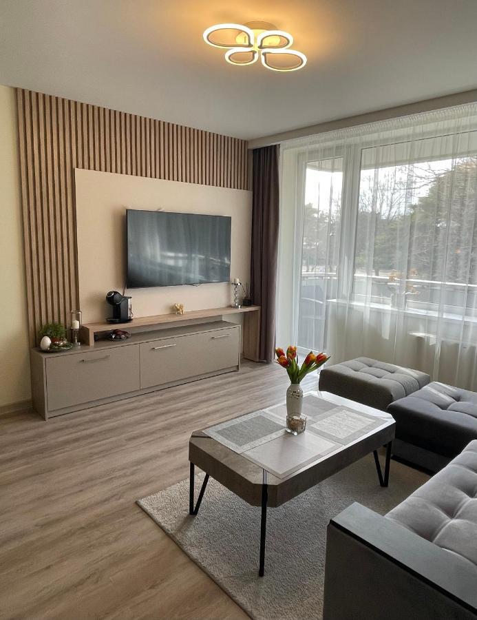 Alintoma Holiday Apartment Паланга Екстер'єр фото